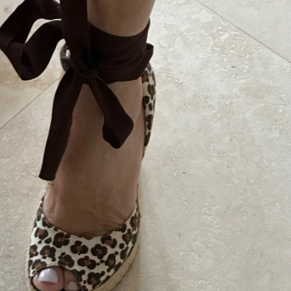 Vintage Moschino Animal Print wedge ankle strap shoes w/ribbon tie. size -6.5 - Picture 7 of 14